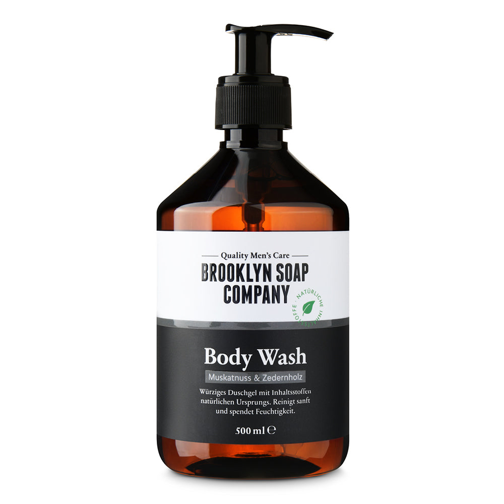 Body Wash mit 500ml Inhalt von der Brooklyn Soap Company mit Muskatnuss- und Zedernholzduft zur sanften Reinigung und intensiven Feuchtigkeitspflege.