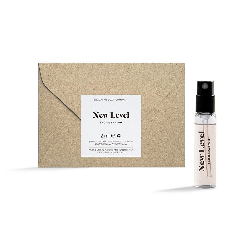 New Level von der Brooklyn Soap Company: Herrenduft im 2 ml Tester mit holzig-frischer Duftkomposition und nachhaltiger Verpackung – ideal zum Testen.