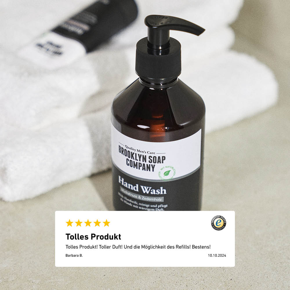 Hand Wash von Brooklyn Soap Company auf Handtüchern platziert, ergänzt durch eine Kundenbewertung zur Produktqualität.