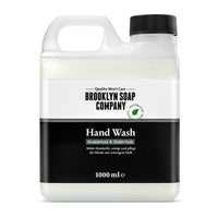 Der Hand Wash Refill von der Brooklyn Soap Company enthält 1000ml Handseife zum Nachfüllen - für saubere, gepflegte Männerhände.