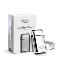 Der Brooklyn Shaver Elektrorasierer für Männer ist perfekt für die trockene Komplettrasur und sorgt für ein hautschonendes, stoppelfreies Ergebnis.