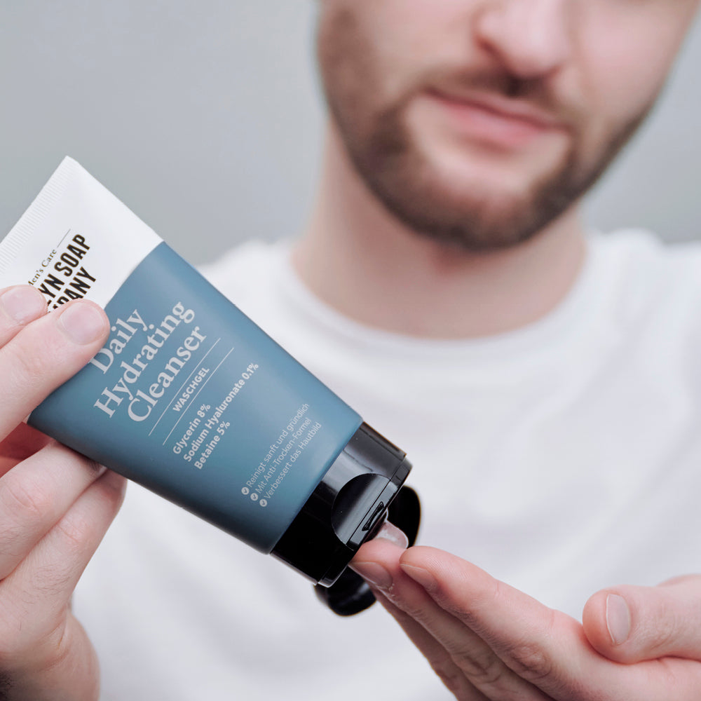 Der Daily Hydrating Cleanser für Männer von der Brooklyn Soap Company wird eignet sich ideal für die morgendliche und abendliche Gesichtsreinigung.