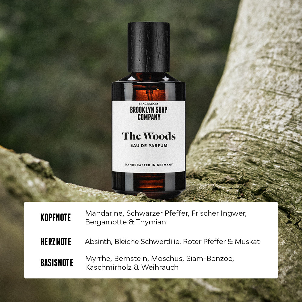 The Woods Eau de Parfum von der Brooklyn Soap Company für Männer mit Kopfnote aus Mandarine, Schwarzem Pfeffer, Ingwer, Bergamotte und Thymian, Herznote aus Absinth, Schwertlilie, rotem Pfeffer und Muskat sowie Basisnote aus Myrrhe, Bernstein, Moschus, Siam-Benzoe, Kaschmirholz und Weihrauch. 